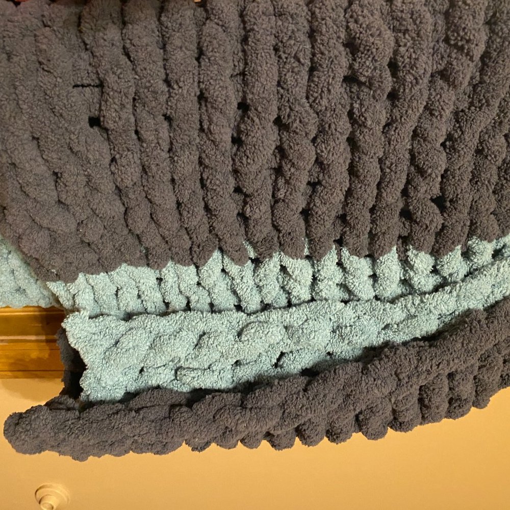 Chunky Blanket - Picture 2 of 4